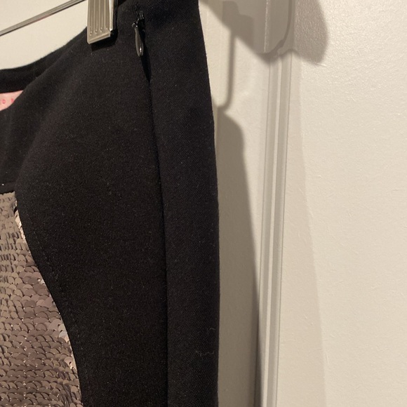 Ted Baker sequins skinny pants in size 2 but US 4 to 6. Excellent condition. - Picture 5 of 5